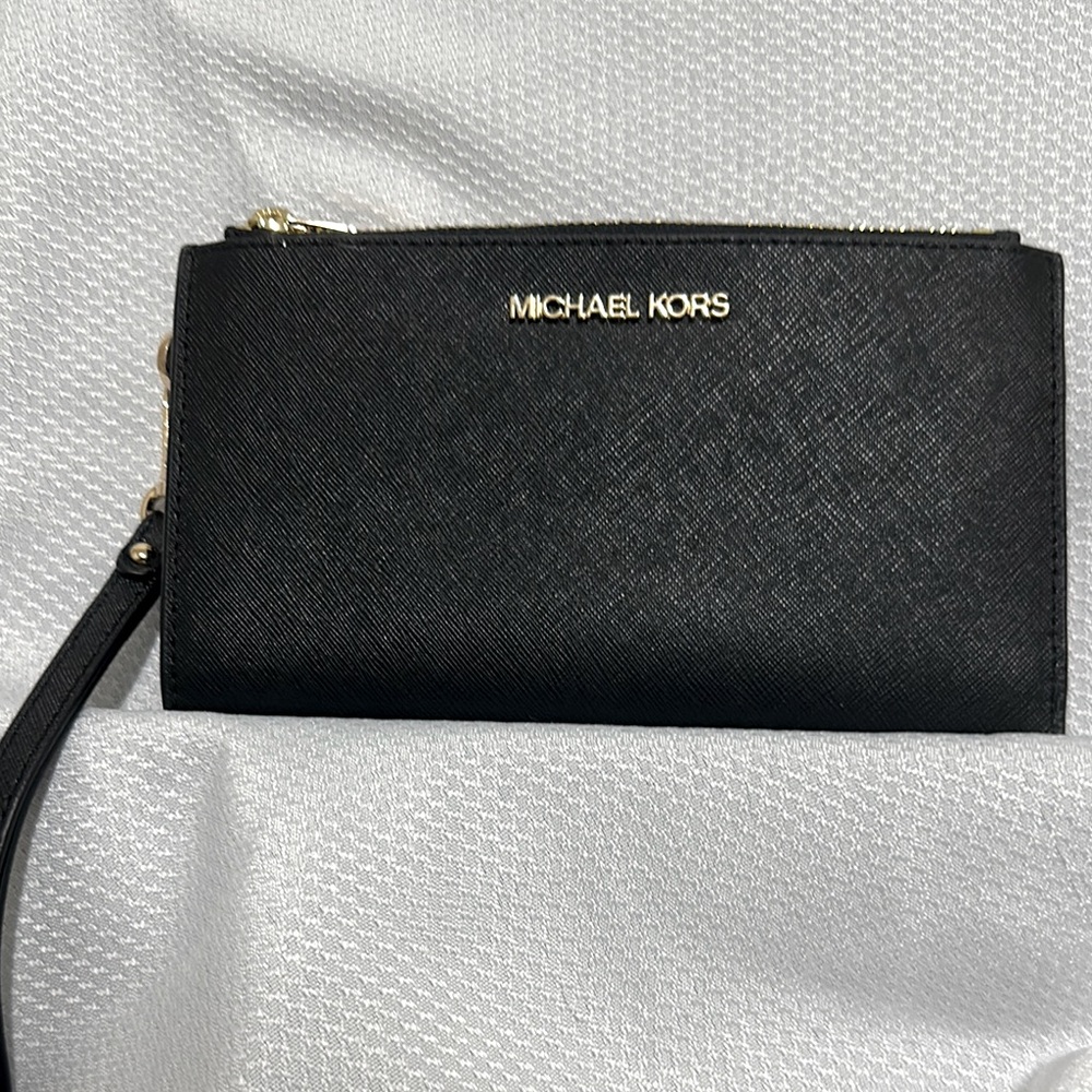 NWOT Michael Kors Black and Gold Wristlet